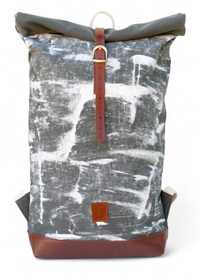 Classic - Dark Gray & White ocean